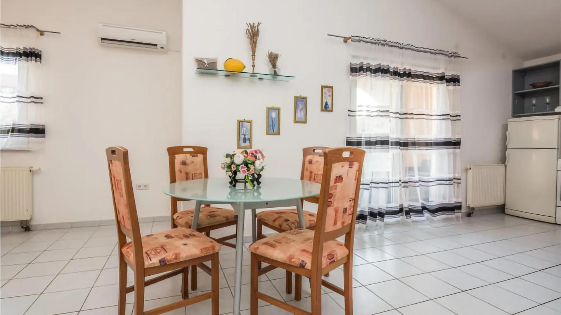 Gorgeous Apartment In Vir With Kitchen